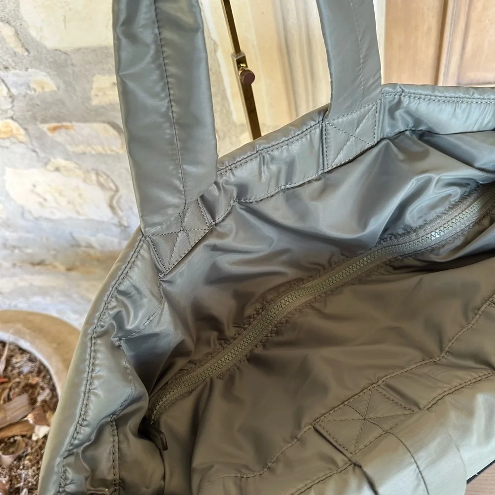 Michael Kors Rae quilted tote bag army graphic - Picture 9 of 11